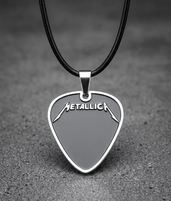 Модерен рок медальон metallica с черен емайл и полиран сребрист кант